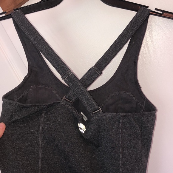 🦋2/$25🦋 roots tank top - Picture 3 of 5